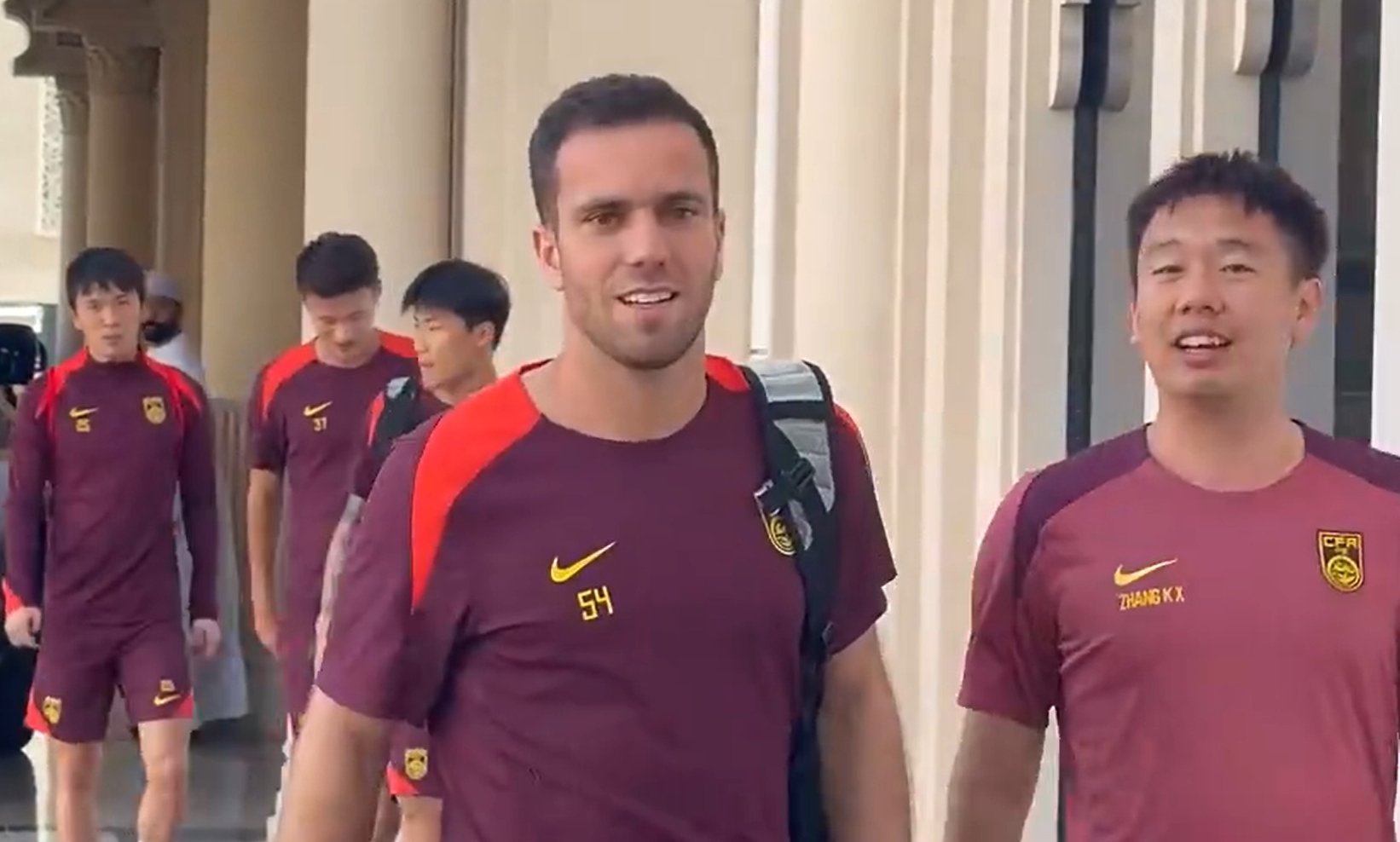 马德兴详解:“塞鸟”能否赶上战沙特,仍需FIFA批准球员转换会籍
